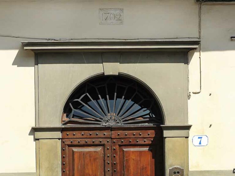 L’antica numerazione civica (Piazza dei Pitti 7 già 1702 e via dei Cerretani 10 già 4659)