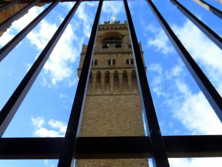 San Valentino, a Firenze brindisi sulla Torre di Arnolfo