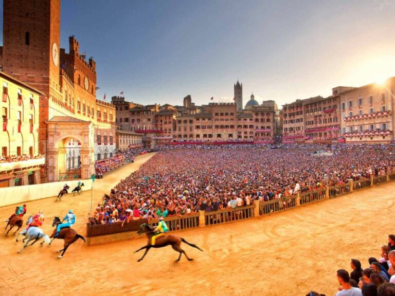 Palio di Siena rinviato per maltempo