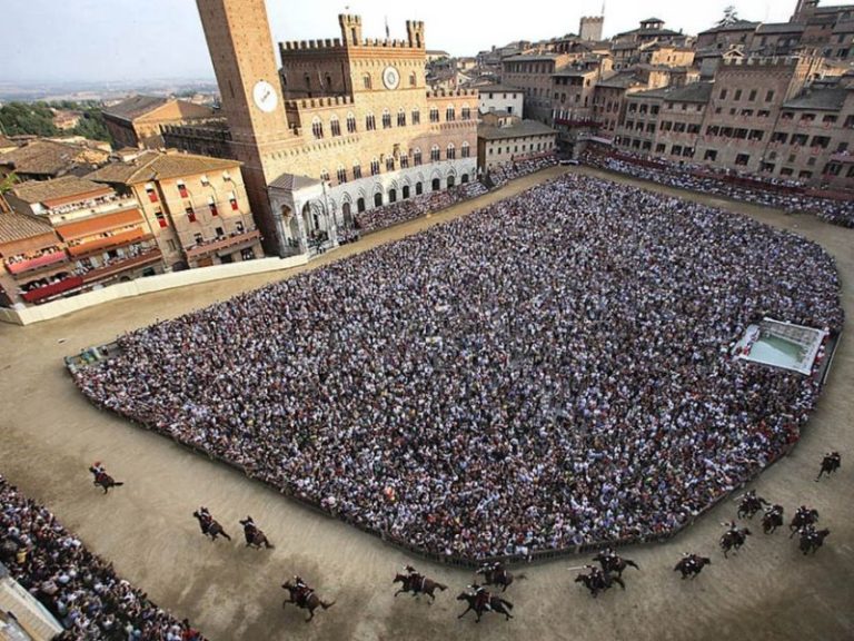 Palio di Siena, vince la Selva