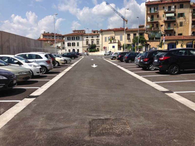 Via del Pratellino, il parcheggio va