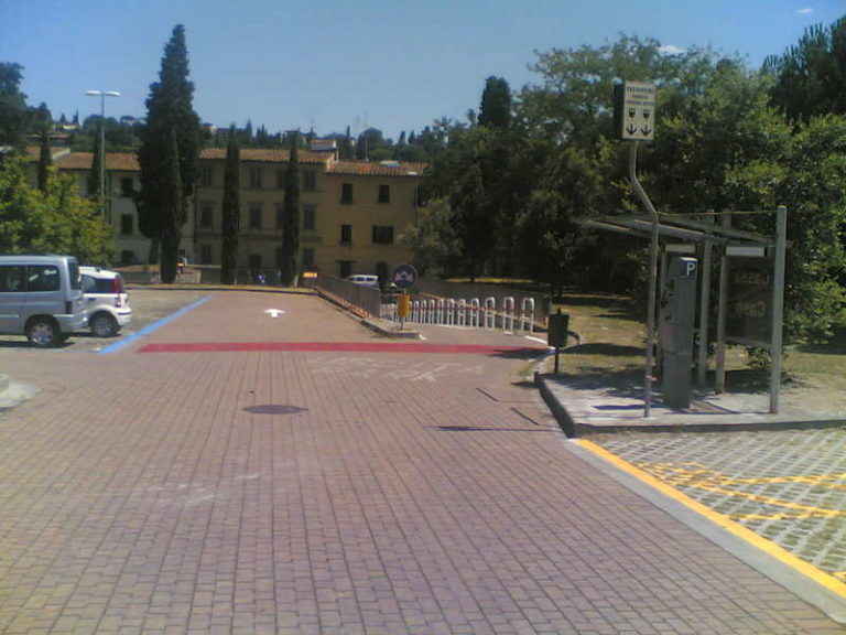 Via Salviati ha di nuovo il suo parcheggio