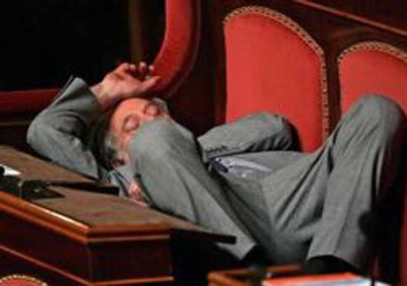 Parlamento_dorme