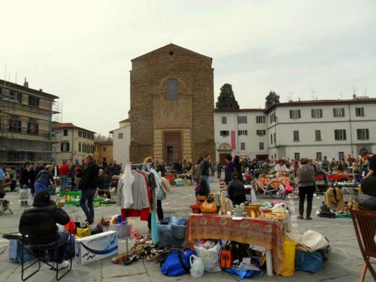 Svuota cantine, il boom dei mercatini fai-da-te a Firenze