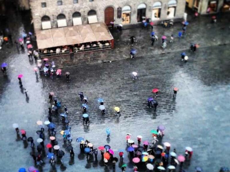 Meteo, piogge e neve per tutto il weekend
