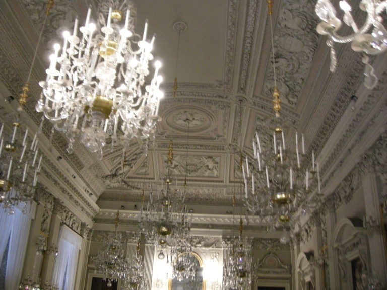 Da Montecarlo alla Sala Bianca: a Firenze torna il Ballo del Giglio