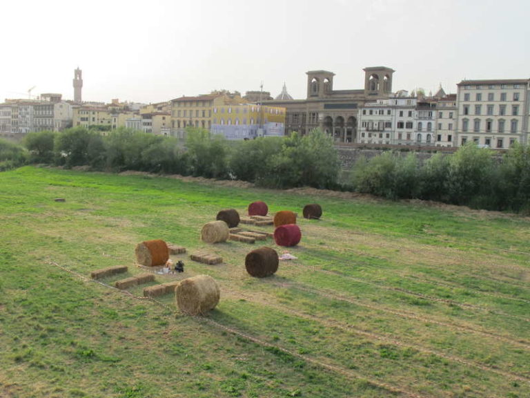 Riva, le installazioni en plein air che fanno rivivere l’Arno / FOTO