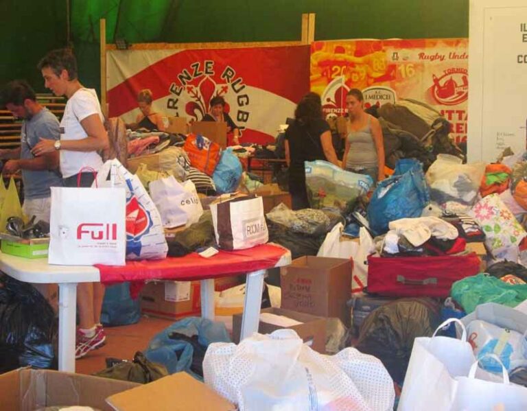 In massa allo stadio Padovani. Stop alla raccolta per i terremotati