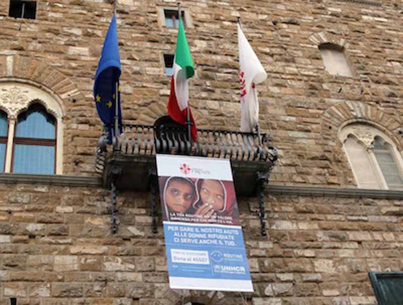 Palazzo Vecchio, uno stendardo per sostenere ”Routine is fantastic”