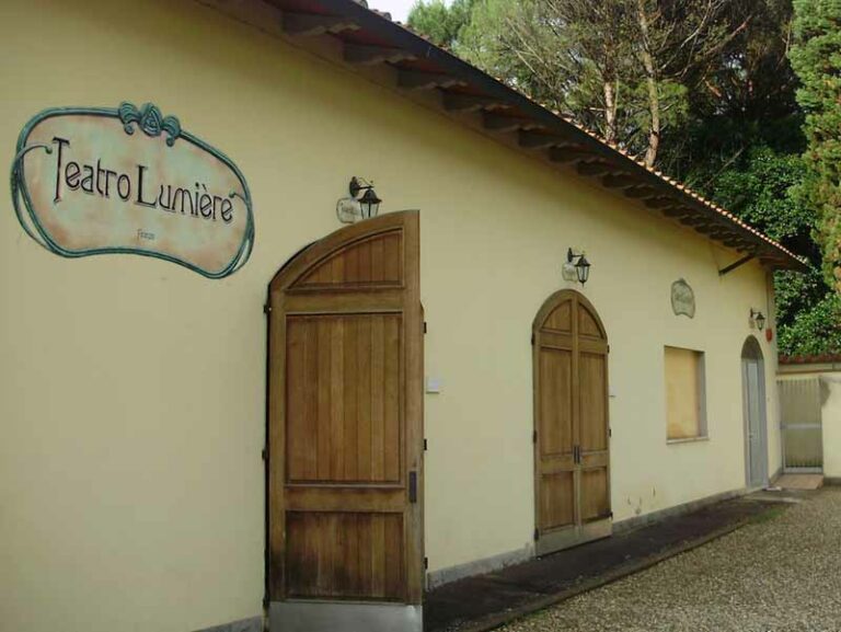 Teatro Lumière, si alzi il sipario