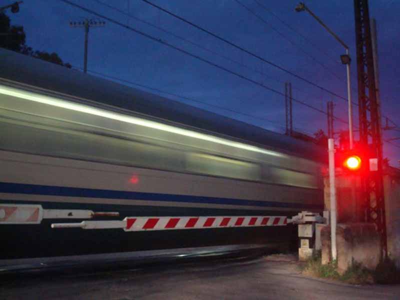 Travolto da un treno, muore un uomo