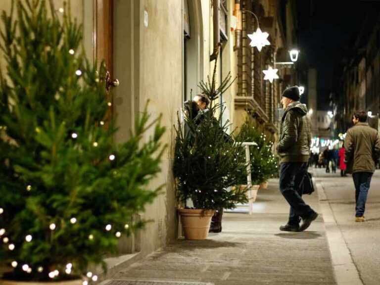 Contemporaneamente: in via Maggio è Natale per 23 giorni