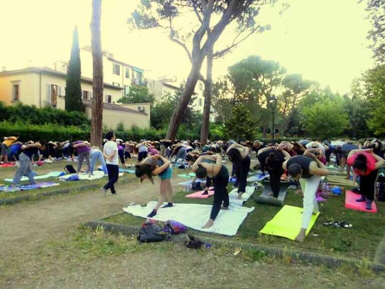 In 80 all’Orticoltura, per fare yoga