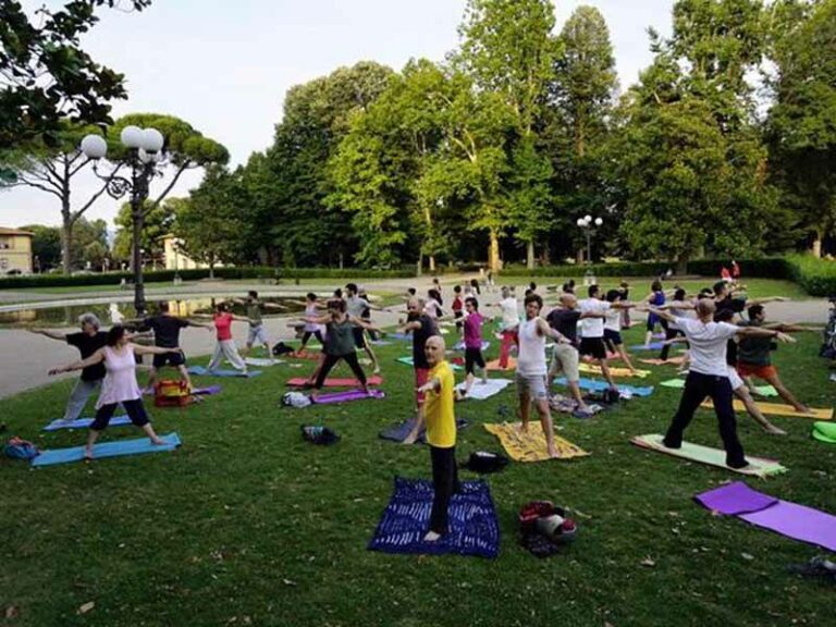 Yoga alle Cascine di Firenze: lezioni nel parco, gratis