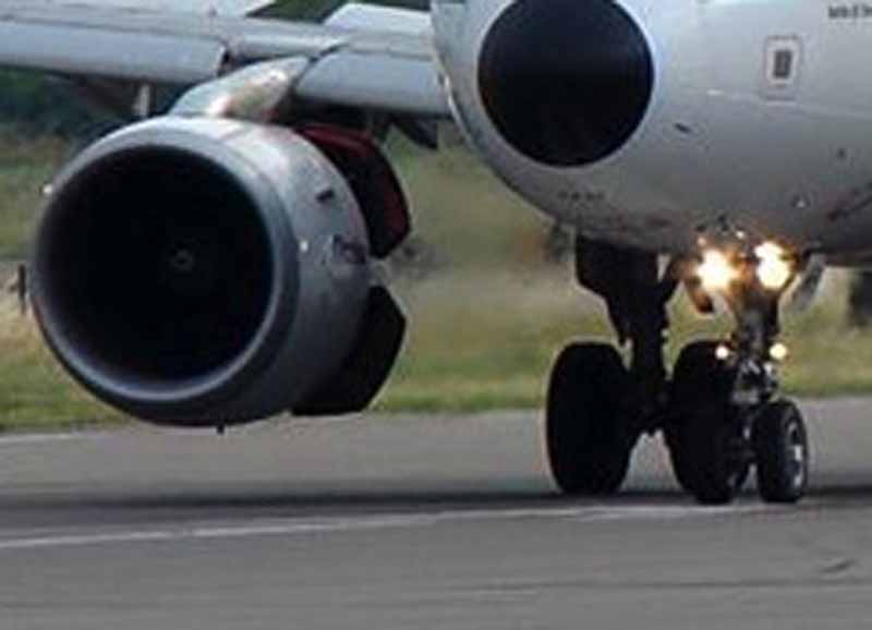 Pisa, aereo perde carburante prima del decollo: scalo fermo per un’ora