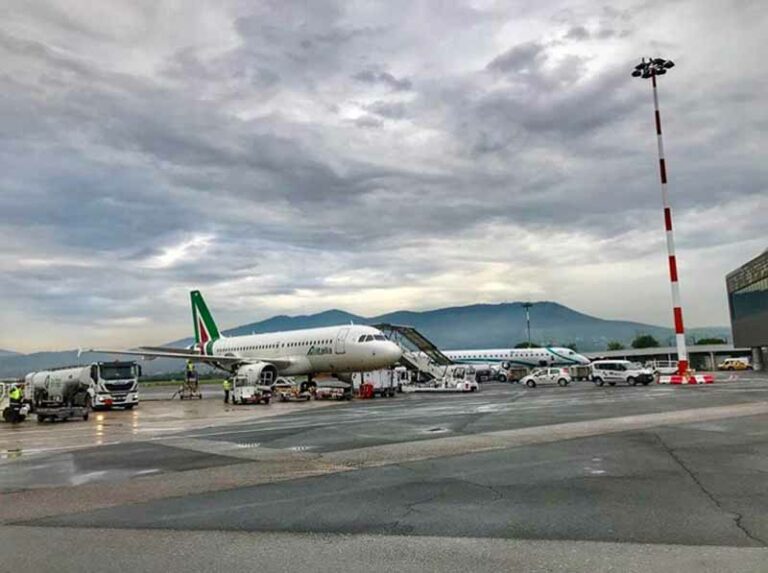 Aeroporto, lettera a Toninelli: “Facciamolo, e in fretta”