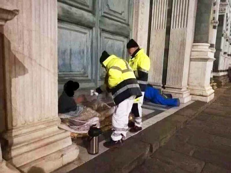 Emergenza freddo, volontari in strada per assistere i senzatetto
