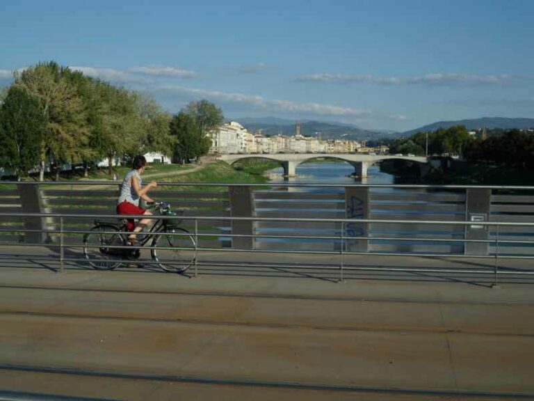 In treno con la bici pieghevole, bonus della Regione Toscana per i pendolari