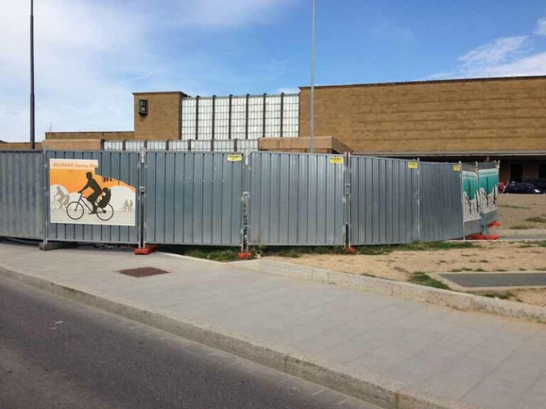 Stazione, il bici park diventa un “rifugio” per i senzatetto