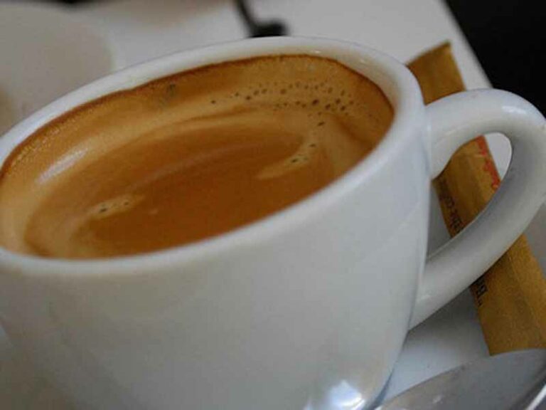 Il caffè? Si ”paga” con una poesia