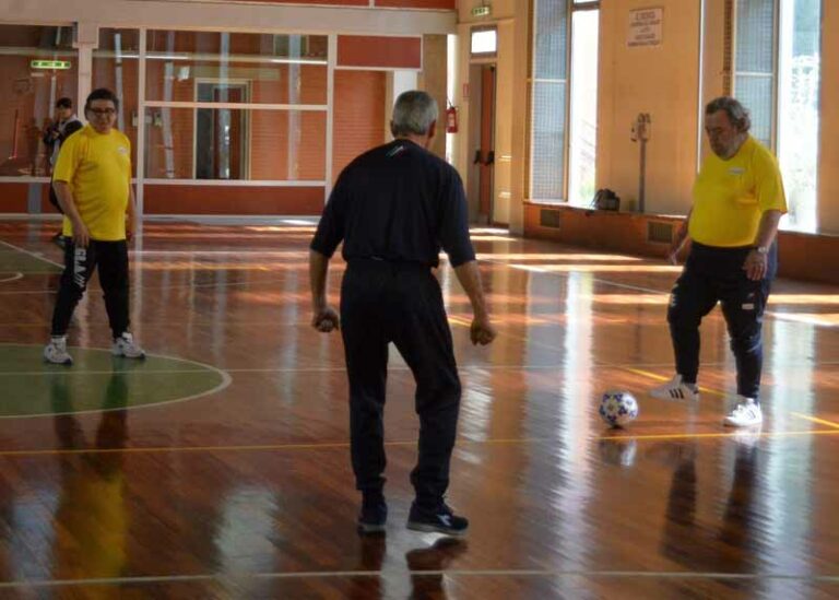 Ecco il calcio per gli over 50: vietato correre
