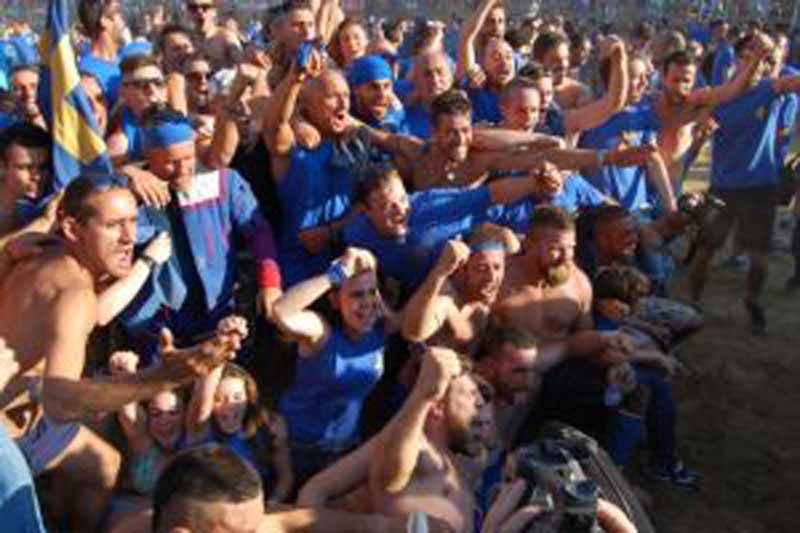 Calcio storico, è trionfo azzurro / FOTO