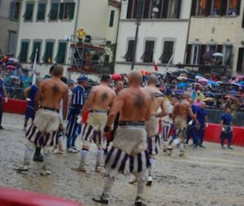 Il calcio storico ci riprova dopo il diluvio. Con Bettini, Parisse e Castrogiovanni