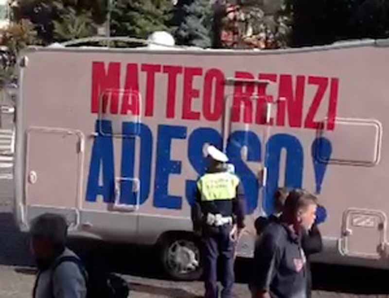 Venduto per beneficenza il camper di Renzi