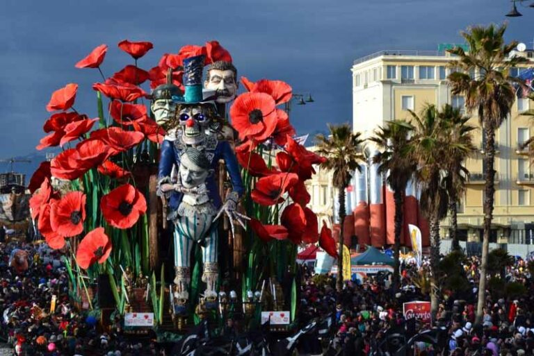 Carnevale al via a Firenze e in Toscana
