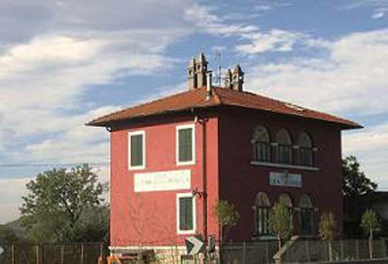 Casette rosse all’incanto. La Regione vende 30 cantoniere