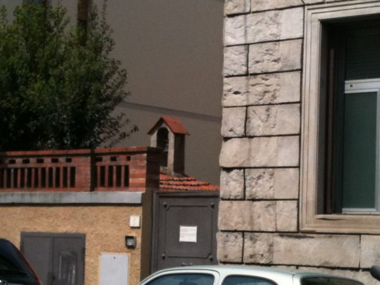 La chiesa fantasma e gli stemmi. A spasso nei misteri di Campo di Marte