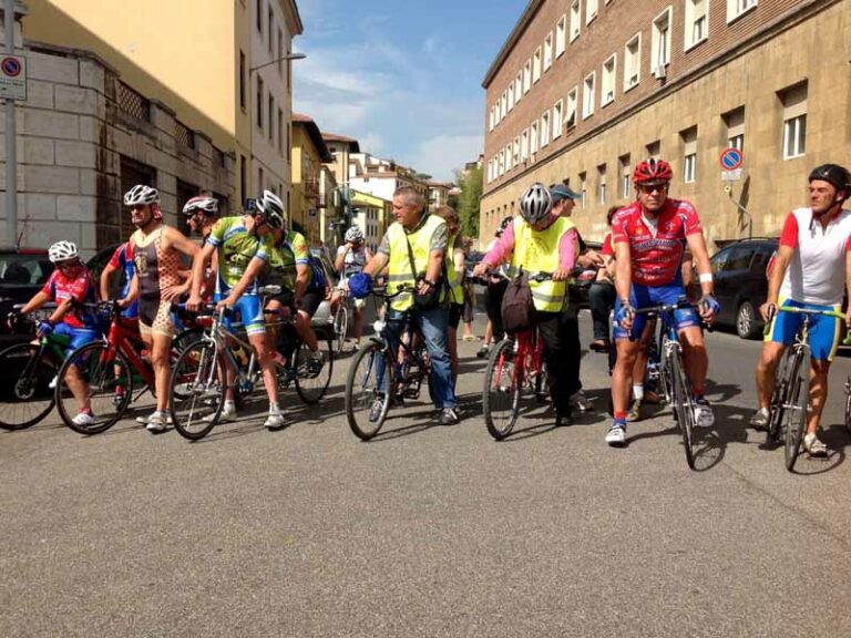 In tandem per 500km, l’omaggio dei ciclisti non vedenti a Gino Bartali