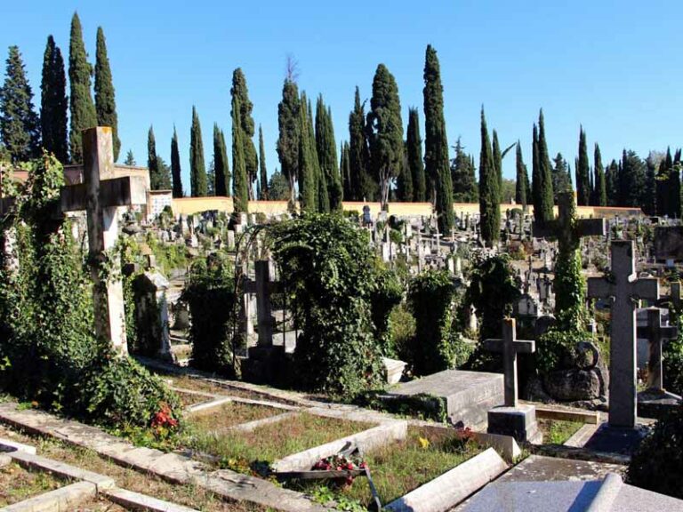 Una ‘colletta’ per salvare il cimitero degli Allori