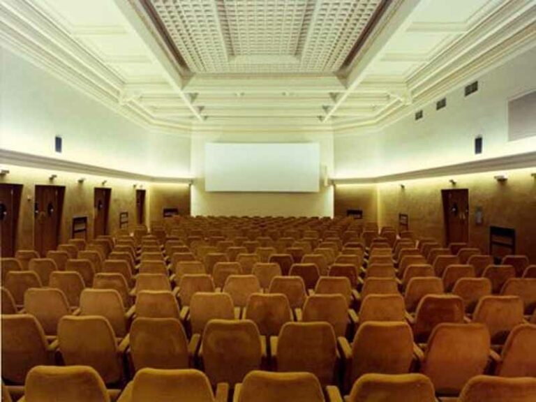 Chiude il cinema Astra 2 di piazza Beccaria
