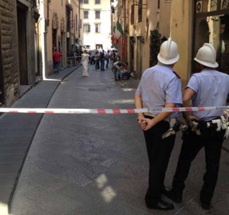 Omicidio di via della Condotta, inquirenti al lavoro per trovare i killer