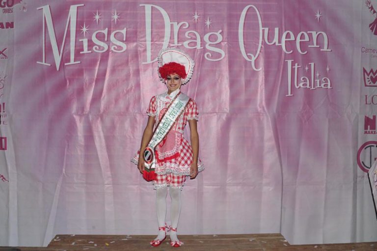 Valkyria la ”bambola”, a lei la corona di Miss Drag Queen 2012/FOTO