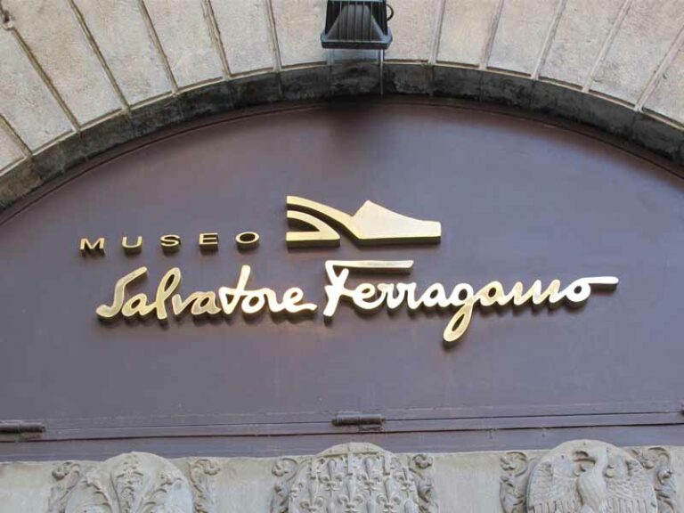 Una piazzetta intitolata ai Ferragamo. I figli: ”Grazie Firenze”