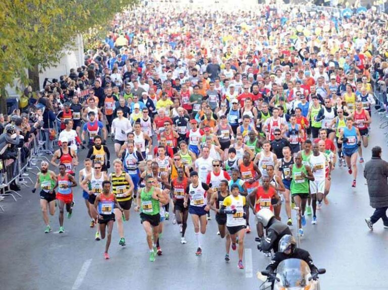 Firenze Marathon, la carica degli 11mila al via