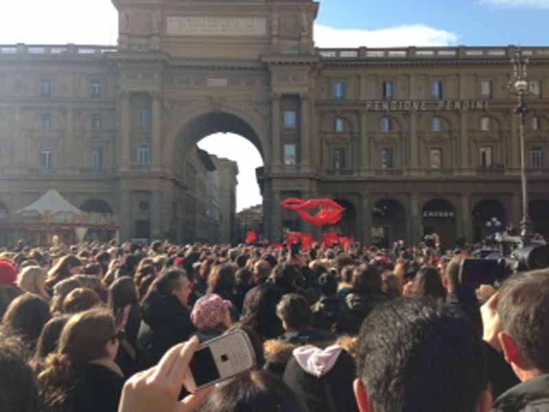 Ballando in piazza, per dire no alla violenza sulle donne / VIDEO