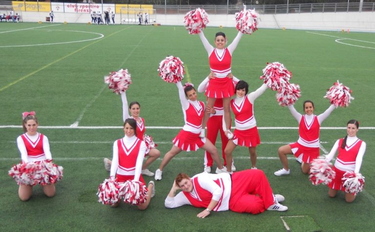 All’Hard Rock con le cheerleaders per assistere alla finale del Superbowl