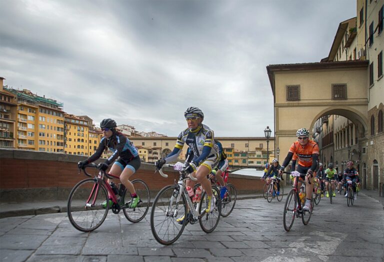 Tremila bici sul Ponte Vecchio, torna la Granfondo Firenze De Rosa