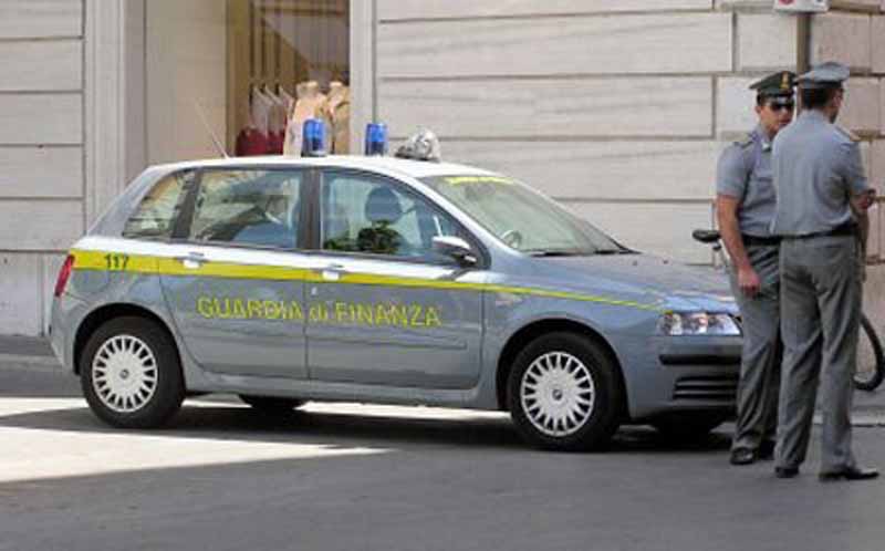 Firenze, sequestri e denunce per contraffazione