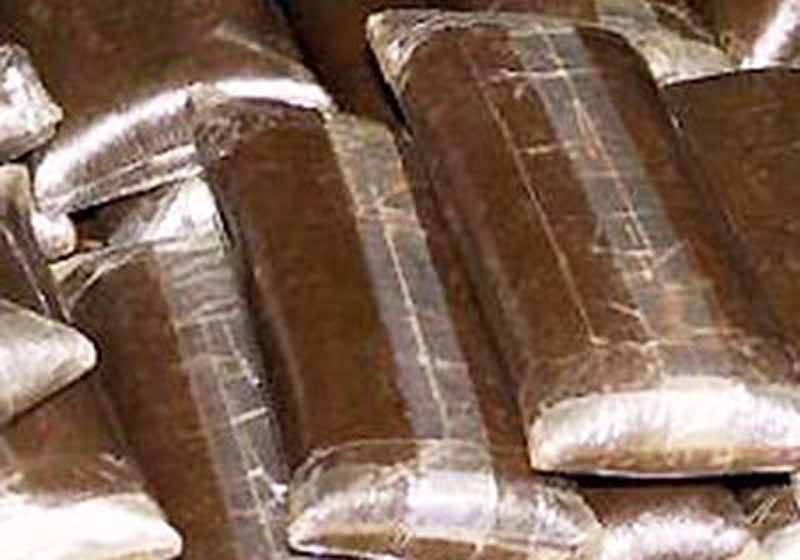 Aveva tre etti di hashish in tasca, arrestato