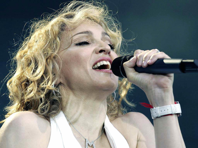 Madonna, un palco mastodontico e un book con 30mila foto
