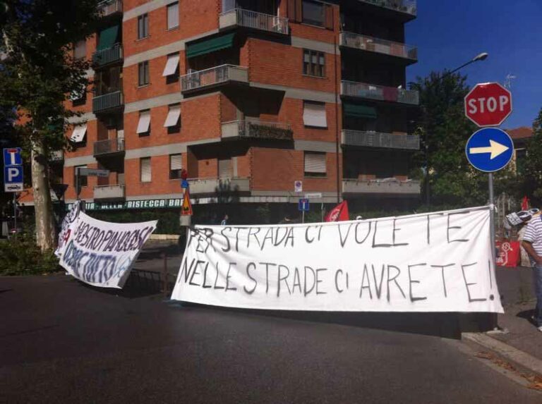 Bloccano traffico contro il piano-Casa