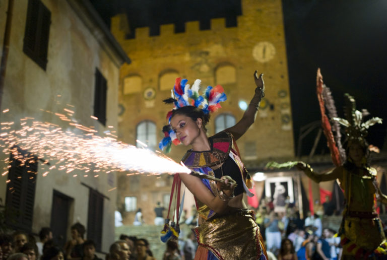 Mercantia 2011, da domani a Certaldo il teatro ‘on the road’ / FOTO