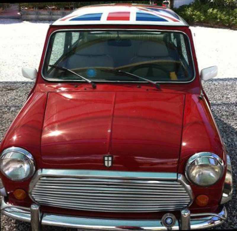 Le auto Mini si radunano nel Mugello