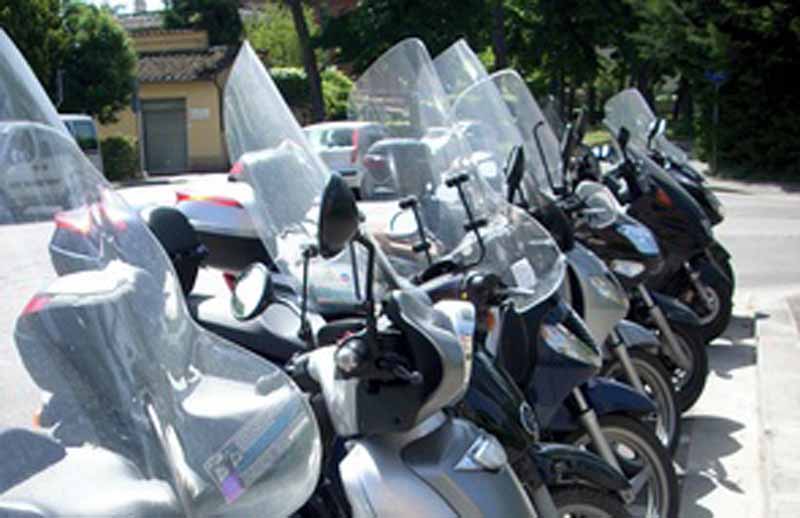 Gli scooter a Firenze? ”Mal visti” da pedoni e automobilisti