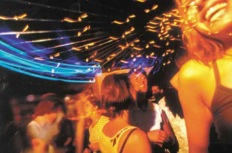 Movida: chiusure e multe anti-alcol