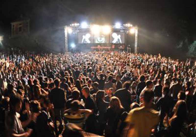 Musica e castelli di sabbia, al via l’Estate Fiorentina. Senza Muv